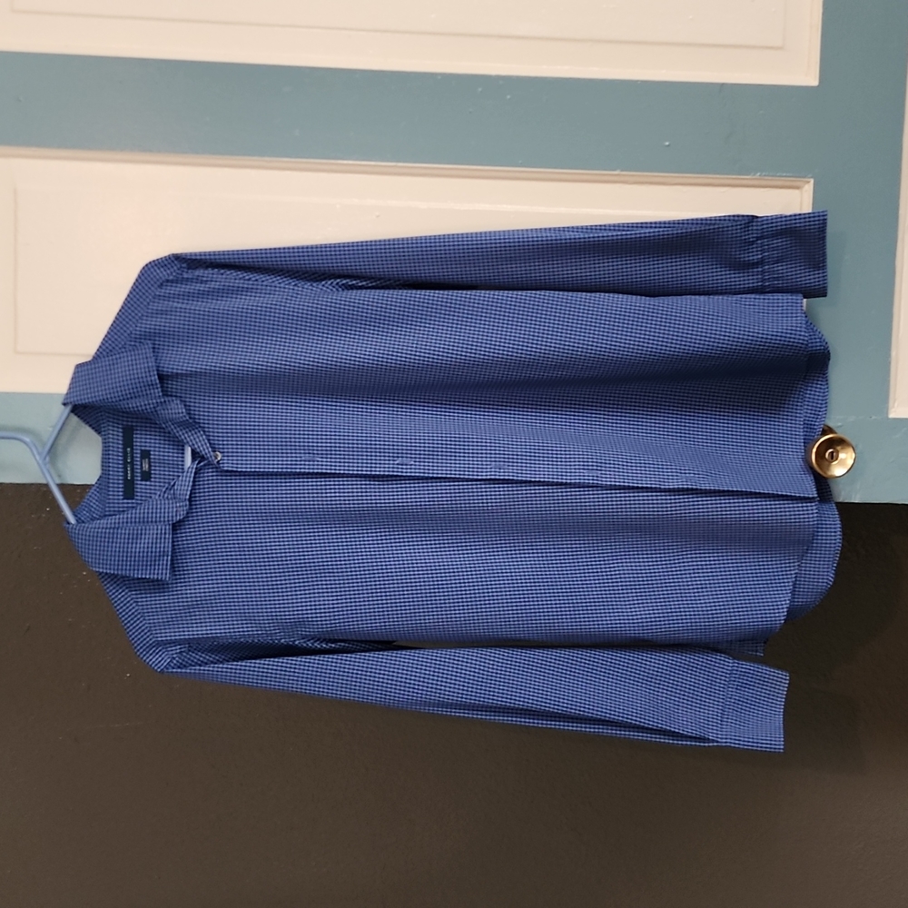 Perry Ellis slim fit button up collar shirt